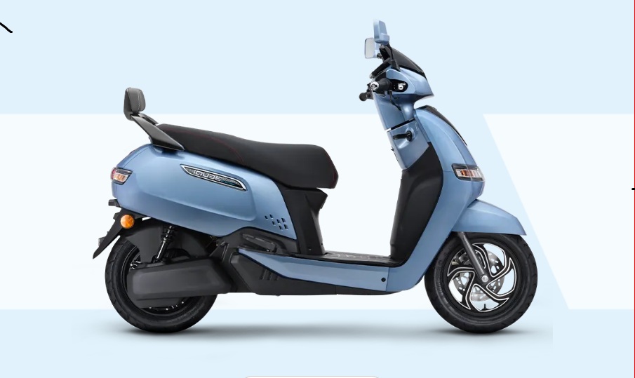 TVS iQube Electric Scooter, 78km रेंज, स्मार्ट कनेक्टिविटी, जानिए क्यों यह स्कूटर है शहरी राइडर्स की पसंद। 1 TVS iQube Electric Scooter